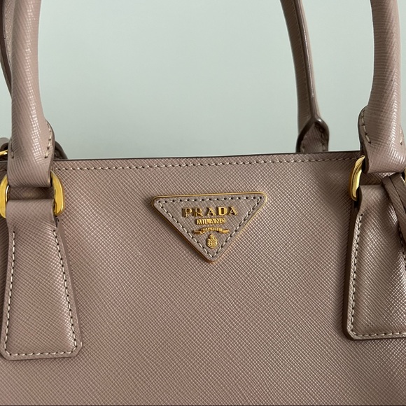 🤎 Prada Saffiano Lux Leather Small tote bag - Picture 2 of 15